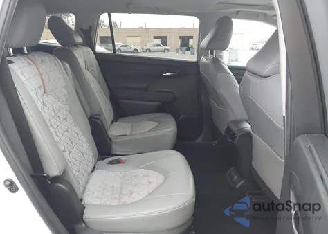 2022 Toyota Highlander Hybrid Xle Bronze Edition z USA, uszkodzony, nr VIN 5TDAARAH4NS514822